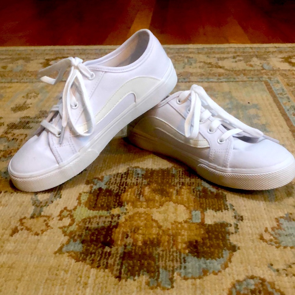 Kids size 4 white shoes